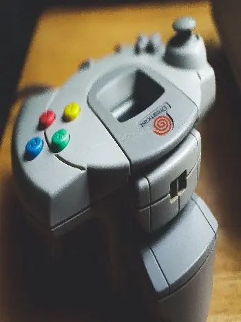 A Sega Dreamcast control pad with VMU memory card attached